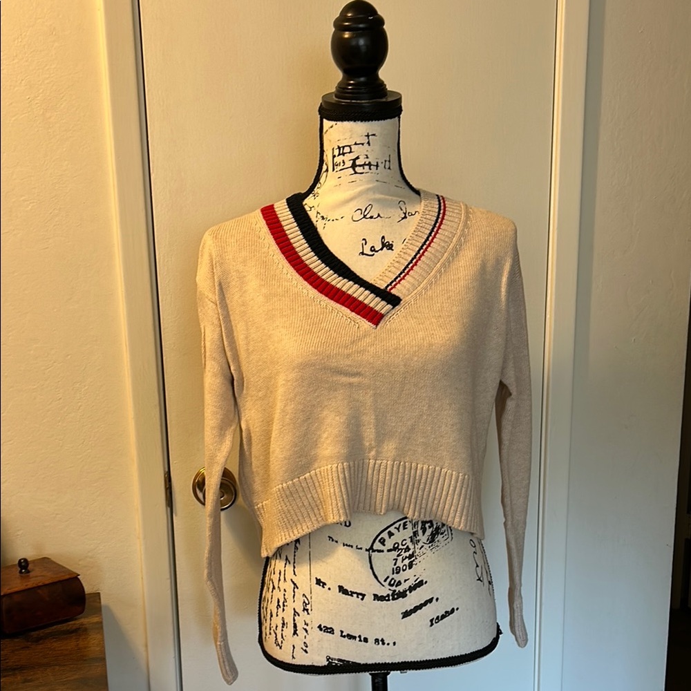 Tommy Jeans Chic V-Neck Sweater with Striped Trim